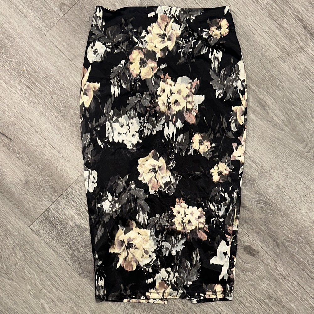 River Island Black Floral Pencil Skirt